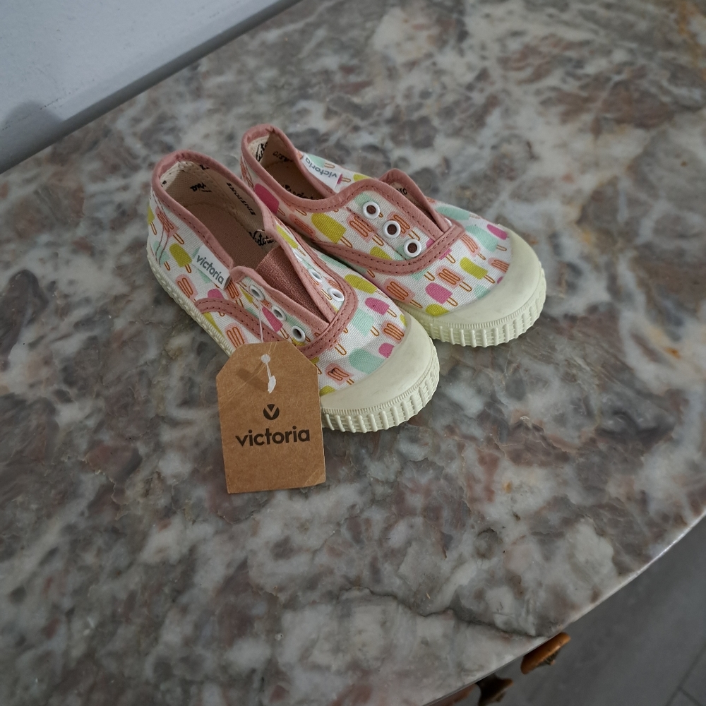 Victoria by Jessica Nielson Kids Girl Laceless Sneaker Size 24 (US 8)New Unboxed
